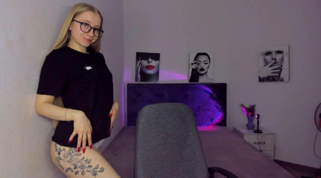 Connect with webcam model MilanaStone: Piercings & tattoos