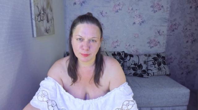 Explore your dreams with webcam model KellyPerfection: Strip-tease