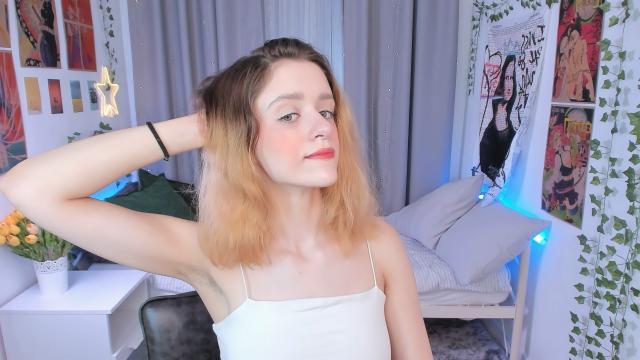 Connect with webcam model FrancescaSmit: Nails