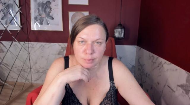 Connect with webcam model KellyPerfection: Live orgasm