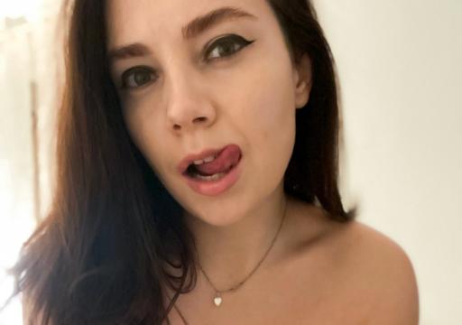 Explore your dreams with webcam model FunnyShine20: Sucking