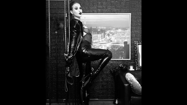 Adult chat with LeaNoire: Mistress