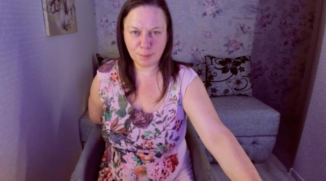 Connect with webcam model KellyPerfection: Nipple play