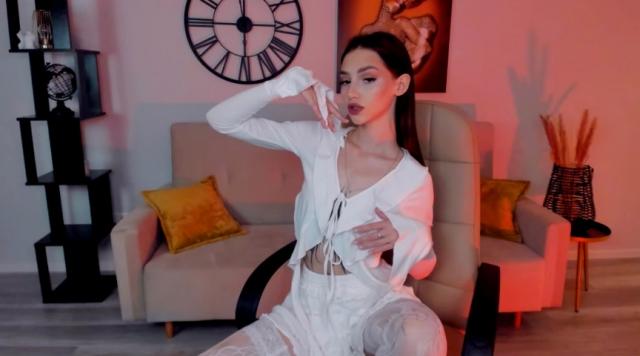 Connect with webcam model SophieKiss: Strip-tease