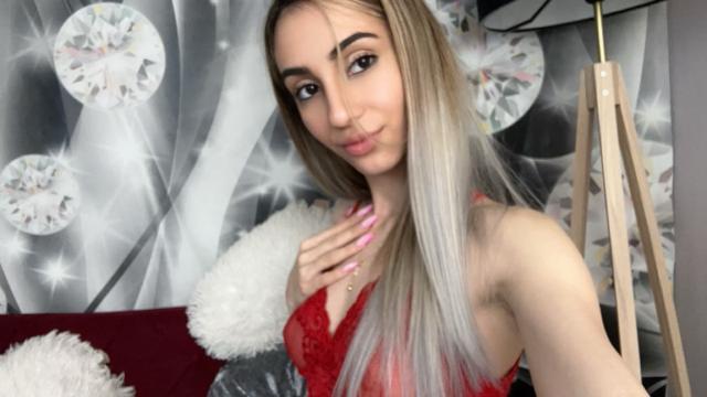 Explore your dreams with webcam model SkylarRedstone: Nipple play