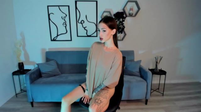 Find your cam match with SophieKiss: Kissing