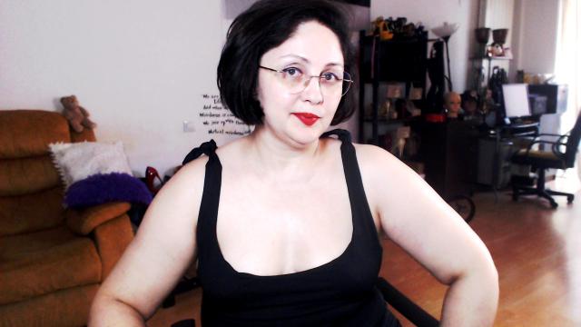 Connect with webcam model ImperatrizaSADO: Outfits