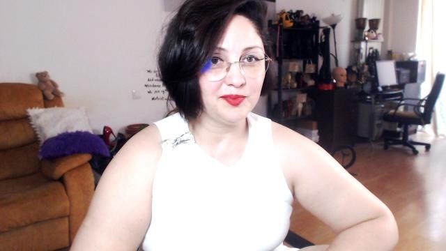 Find your cam match with ImperatrizaSADO: Heels