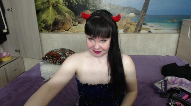 Explore your dreams with webcam model Destinybbb: Legs, feet & shoes