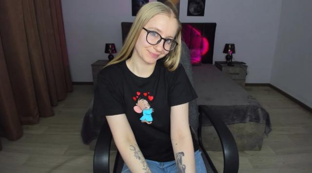 Why not cam2cam with MilanaStone: Piercings & tattoos