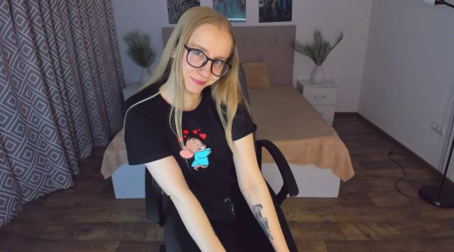 Find your cam match with MilanaStone: Piercings & tattoos