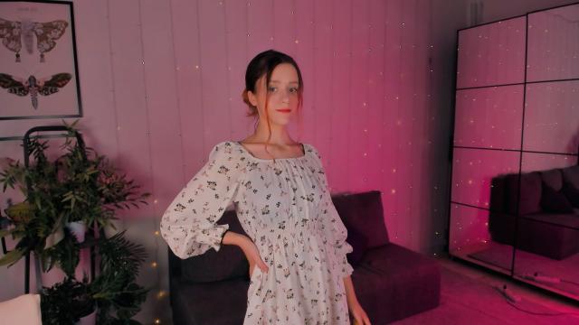 Connect with webcam model FrancescaSmit: Nails