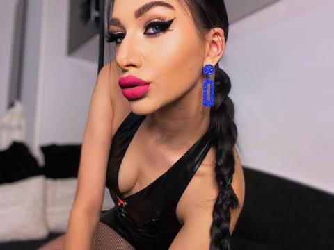 Connect with webcam model AmandaBlaze: Sucking