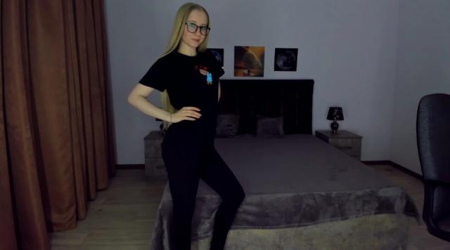 Connect with webcam model MilanaStone: Kissing