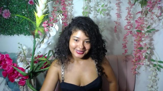 Adult chat with hotcurlylatina: Outfits