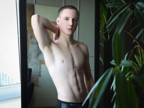 Explore your dreams with webcam model TylerLann: Live orgasm