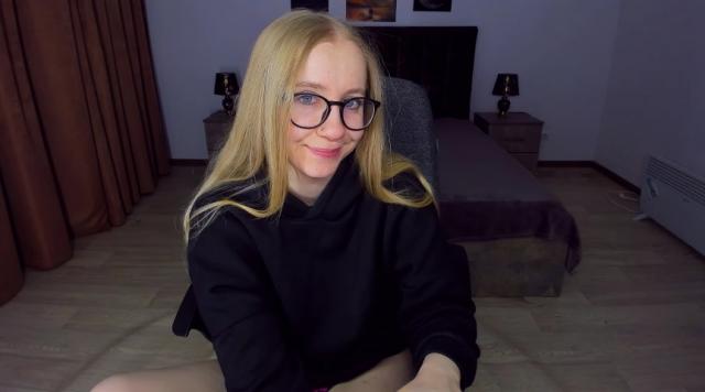 Adult webcam chat with MilanaStone: Glasses