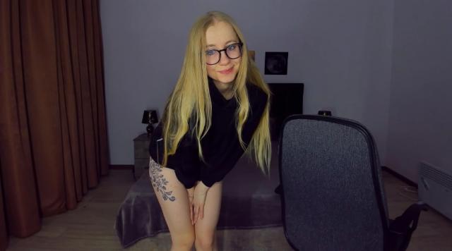 Adult chat with MilanaStone: Strip-tease