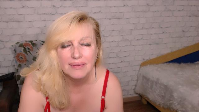 Adult webcam chat with SamanthaSmi: Sucking