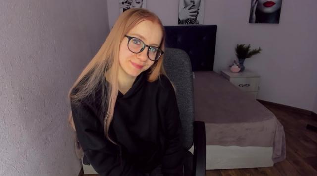 Adult webcam chat with MilanaStone: Glasses