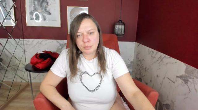 Adult chat with KellyPerfection: Kissing