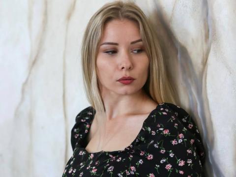 Welcome to cammodel profile for CuteBlondX: Smoking