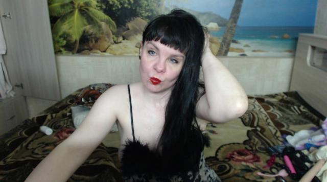 Explore your dreams with webcam model Destinybbb: Legs, feet & shoes