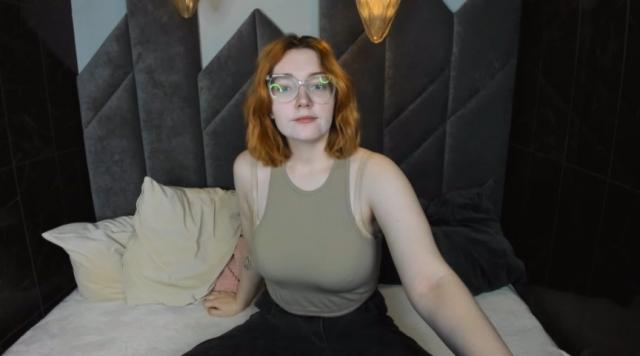 Adult chat with LizzyMeow: Smoking