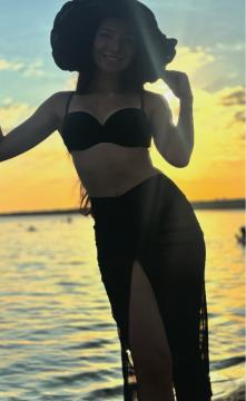 Visit FasionBrunette profile