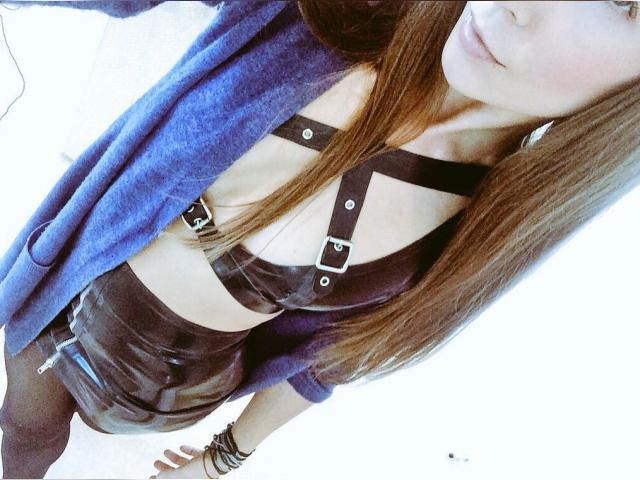 Connect with webcam model HelenJonson: Flashing