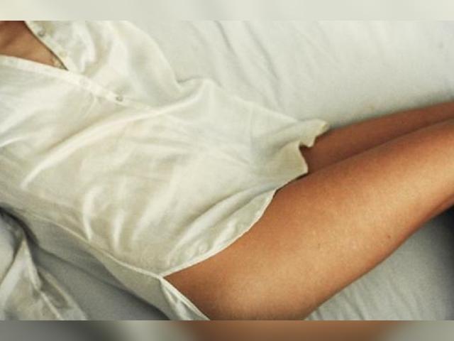 Explore your dreams with webcam model 08Kleo: Lipstick