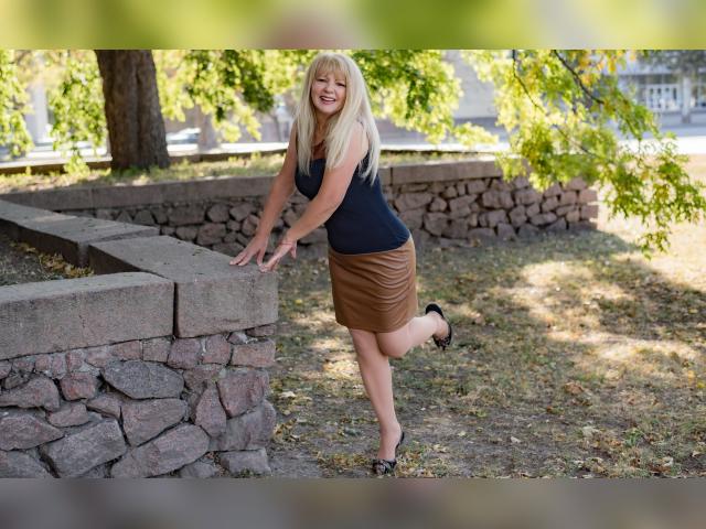 Why not cam2cam with FashionWoman: Nails