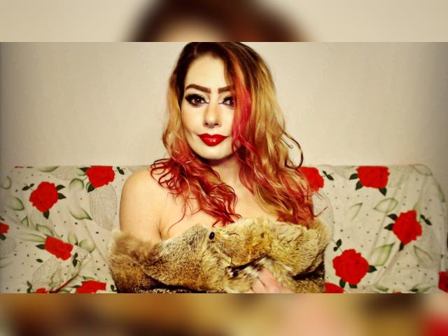 Connect with webcam model QueenJessica: Lingerie & stockings