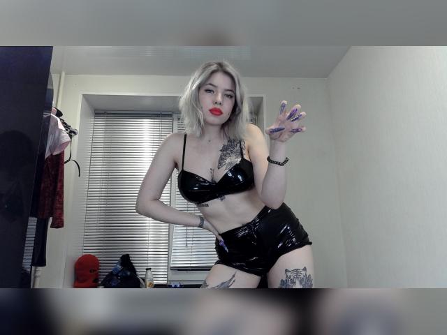 Find your cam match with GoddessRIta: Nylons