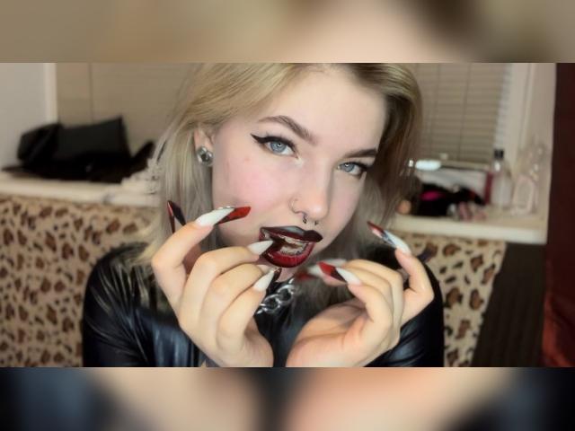 Adult webcam chat with GoddessRIta: Fishnets