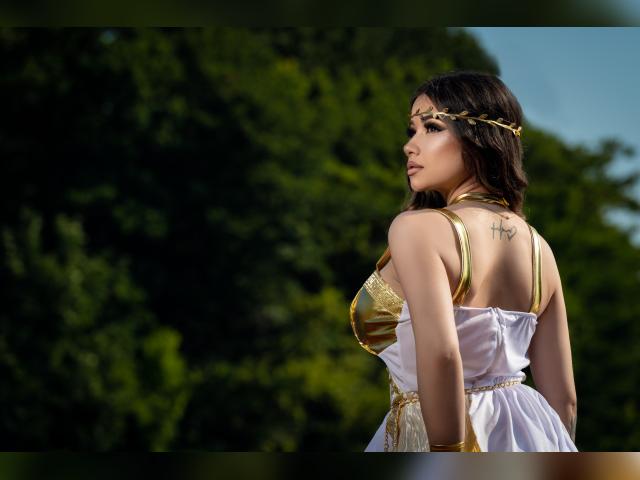 Connect with webcam model NikiBryce: Massages