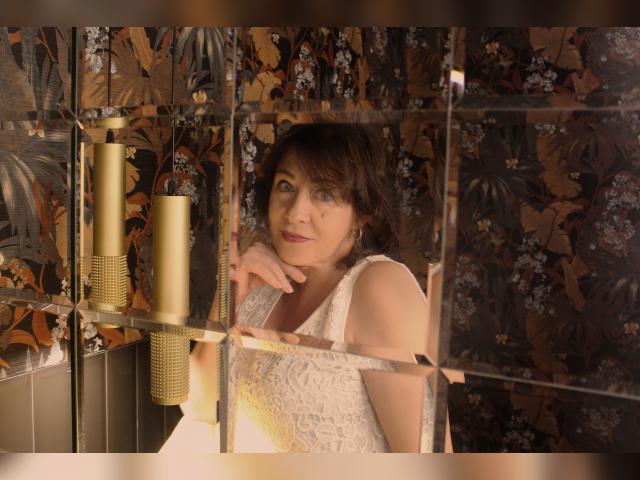 Why not cam2cam with LindaPassionate: Strip-tease