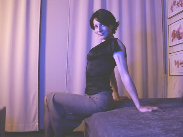 Adult chat with LorenDaze: Nipple play