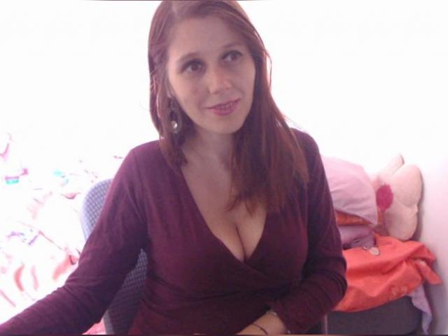 Webcam chat profile for Capucine: Freckles