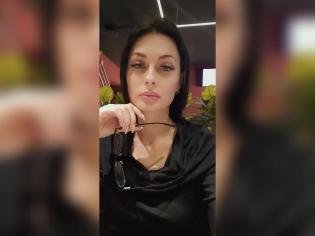 Find your cam match with WomanForU