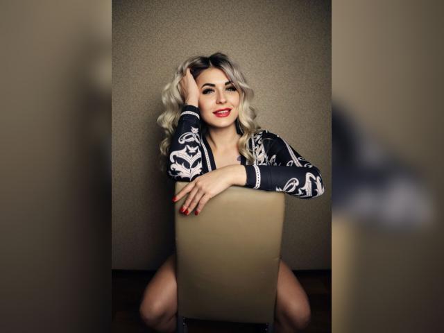 Connect with webcam model PrettyLaBlond: Squirting