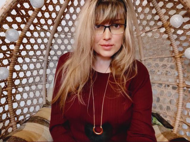 Explore your dreams with webcam model KellyGentleTouc