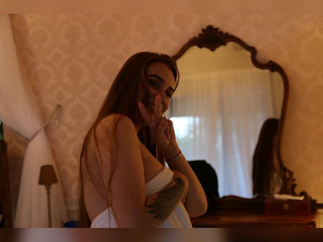 Connect with webcam model FreyaMonroe: Smoking