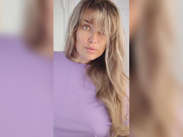 Why not cam2cam with KellyGentleTouc