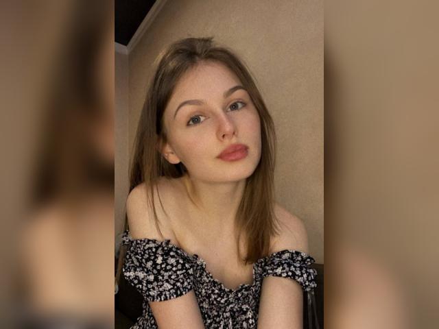 Find your cam match with 001GOODGIRL: Kissing