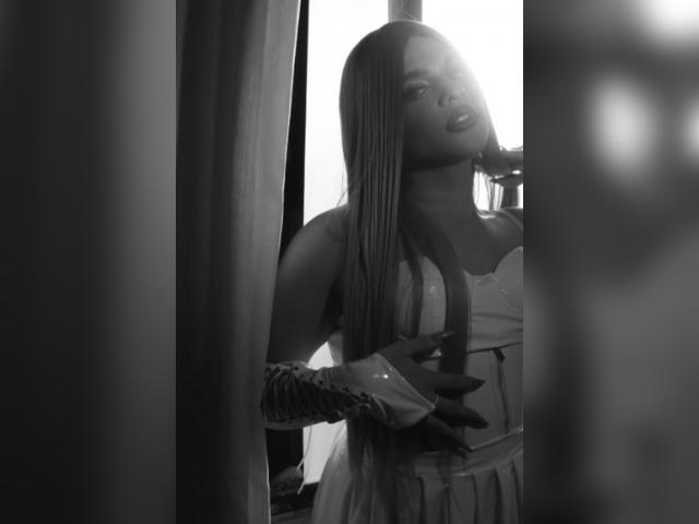 Explore your dreams with webcam model BellaBlacks: Latex & rubber