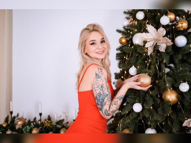 Explore your dreams with webcam model mxlilfleur: Piercings & tattoos