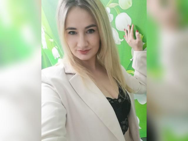 Explore your dreams with webcam model Victoria26