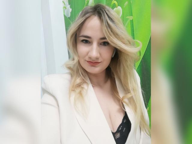 Connect with webcam model Victoria26