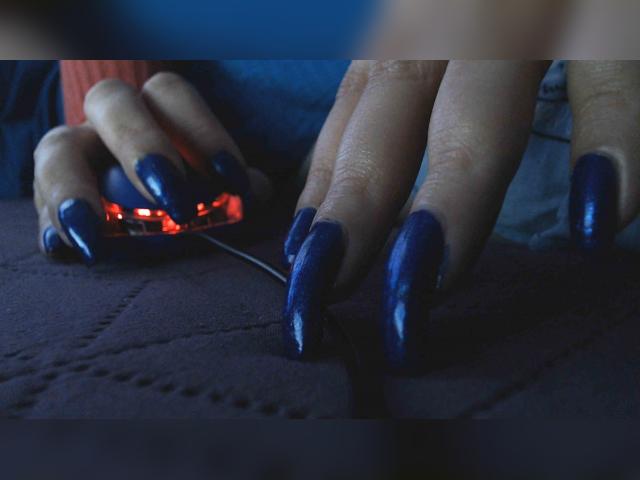 Find your cam match with LuckyLilu: Nails